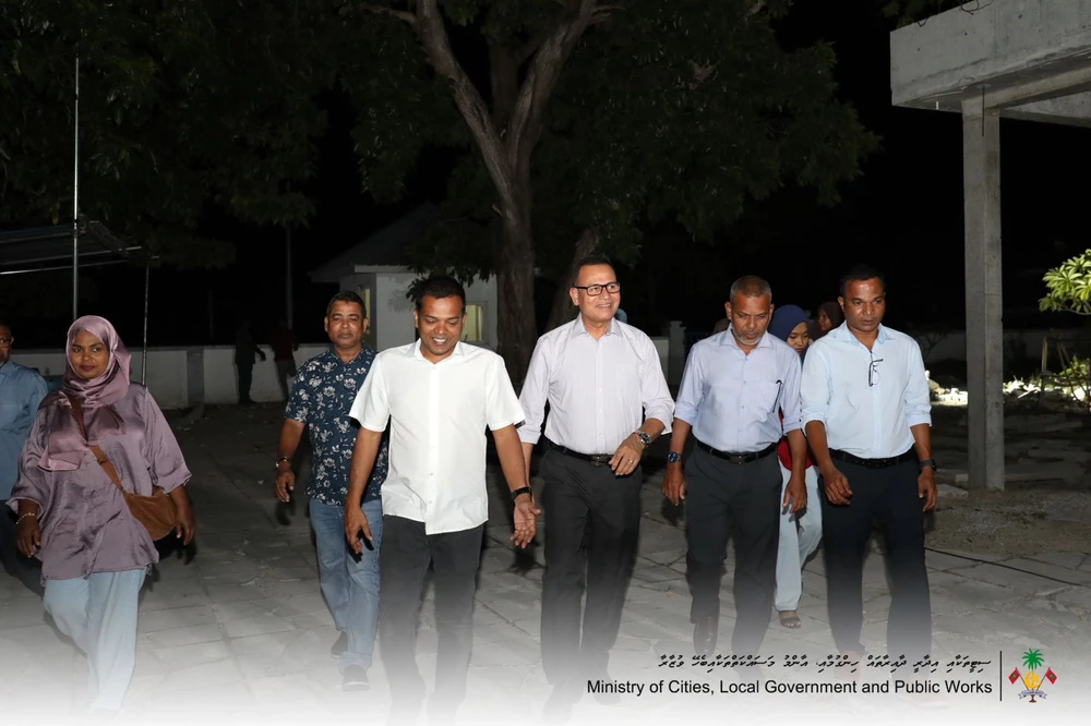 photo for ހިތަދޫ އަވަށު އޮފީހުގެ މުވައްޒަފުންނާ ބައްދަލު ކުރެއްވުމުގެ ތެރެއިން